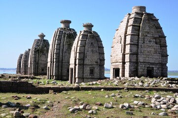 Bathu Ki Ladi are ancient Hindu temple ruins that lay submerged under the waters of Maharana Pratap Reservoir, Pong Dam since 1970. These are believed to have been built by the Pandavas. 