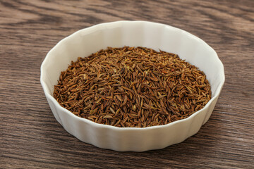 Dry zeera seeds in the bowl