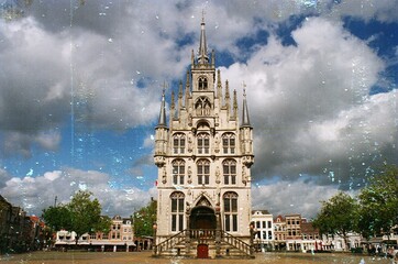 Captura analógica de un viejo edificio en Ámsterdam