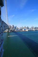 Naklejka premium 青空東京都心海空