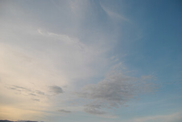 Fototapeta na wymiar Contrasts of blue at the sky