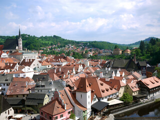 체스키크롬프의 붉은 지붕과 첨탑