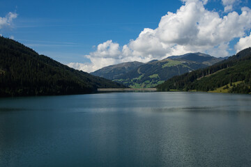 Obraz na płótnie Canvas The Durlaßboden reservoir when the weather is nice in summer