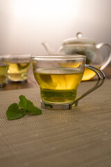 Bevanda calda in tazza di vetro