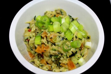 Bol de riz crémeux aux poulet et légumes