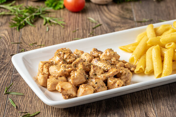 grilled cubed chicken with pasta and salad