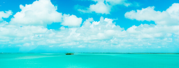 Small atoll surrounded by turquoise water in Florida Key