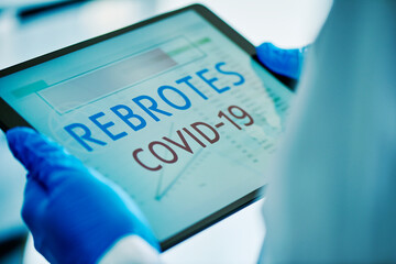 doctor and text new outbreaks covid-19 in spanish