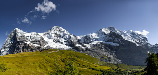 Alpenpanorama - Eiger, Mönch und Jungfrau / Schweiz / Europa