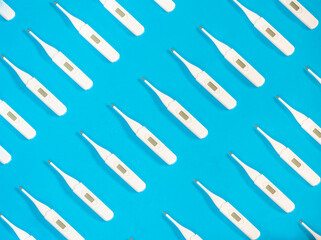 Fototapeta premium Digital thermometer pattern on blue background