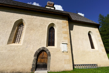 Fototapeta premium Historic church of Santa Fosca, Selva di Cadore, Dolomites