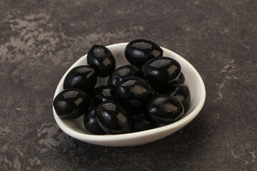 Black olives in the bowl