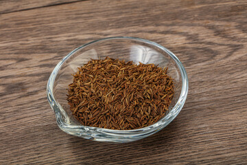 Dry zeera seeds in the bowl