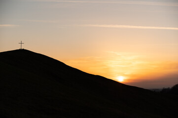 Naklejka na ściany i meble Allgäuer Gipfelkreuz während dem Sonnenuntergang
