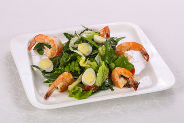 Salad with prawn, rocket and eggs