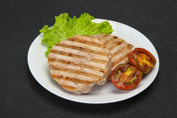 Grilled tuna steak with kumato