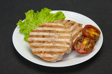 Grilled tuna steak with kumato