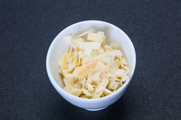 Coconut dry chips in the bowl
