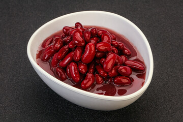 Red baked kidney in the bowl
