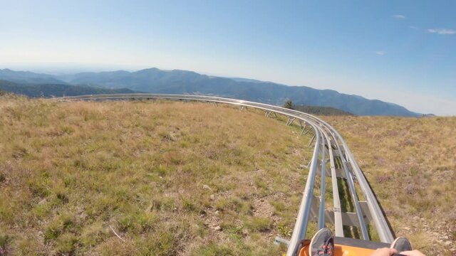 Vid&eacute;o du parcours de Luge d'&eacute;t&eacute; sur rail &agrave; la station de ski du Markstein &agrave; Oderen - Lautenbach, Alsace, Haut-Rhin, Grand-Est, France