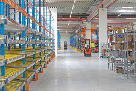 Gravity Flow Rack Storage Distribution Warehouse