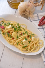 spaghetti aglio olio e peperoncino piatto tipico semplice italiano