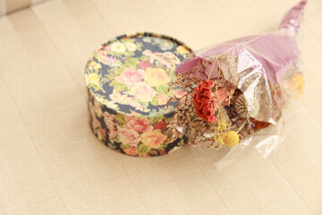 花柄ボックスとドライフラワー
