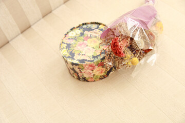 花柄ボックスとドライフラワー