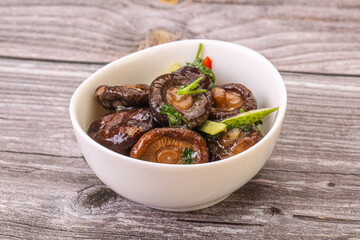Marinated shiitake mushrooms with herbs