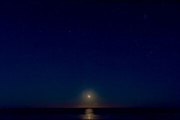 Fototapeta na wymiar Moonrise over the Atlantic