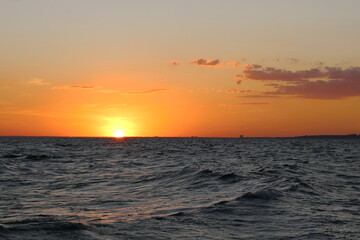 Fototapeta na wymiar beautiful sunset in the sea