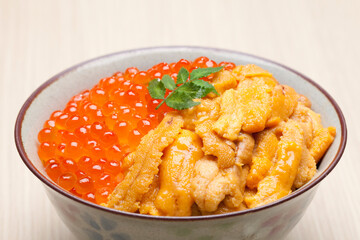イクラとウニの海鮮丼