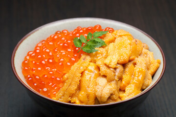 イクラとウニの海鮮丼