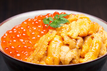 イクラとウニの海鮮丼