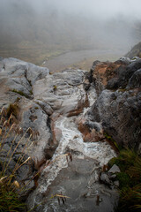 Piedras, nubes y agua