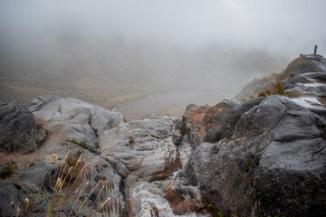Piedras, nubes y agua