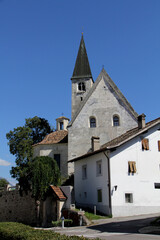 Fototapeta na wymiar la chiesa di Nostra Signora sul Colle a Laces (Alto Adige)