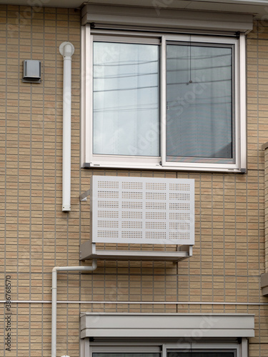 アパートの壁に設置されたエアコンの室外機置き場 Wall Mural Moonrise