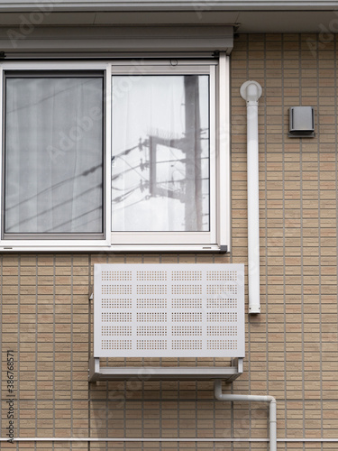 アパートの壁に設置されたエアコンの室外機置き場 Wall Mural Moonrise