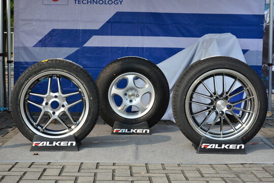 Falken tires booth display at Bumper to Bumper 15 car show