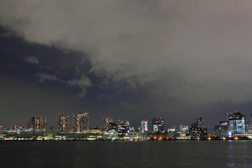 都心ビル群夜景パノラマ