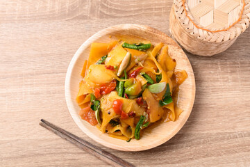 Spicy ripe papaya salad (Som tum Luang prabang), Laos style