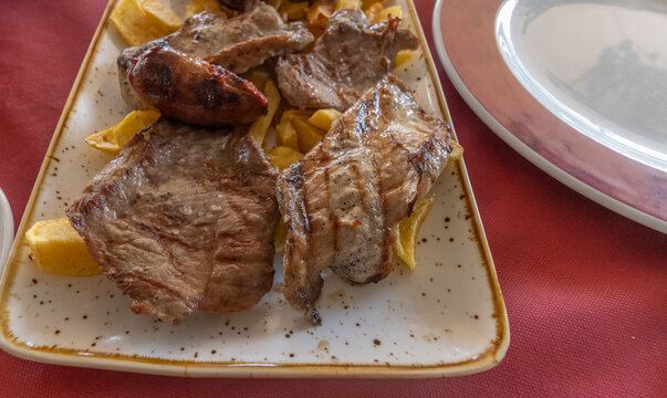 una parrillada de carne iberica. Un plato muy demandado en el sur de Espa&ntilde;a