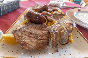 una parrillada de carne iberica. Un plato muy demandado en el sur de España