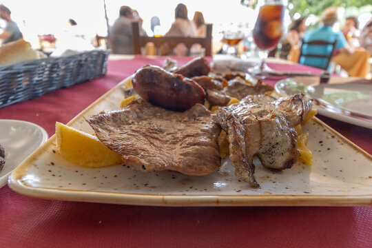 una parrillada de carne iberica. Un plato muy demandado en el sur de Espa&ntilde;a