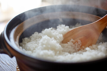 土鍋ご飯と木のしゃもじ