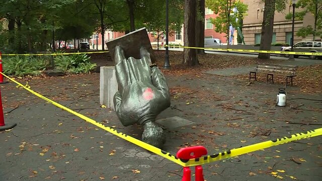 ABRAHAM LINCOLN STATUE TOPPLED IN PORTLAND OREGON FROM RIOT