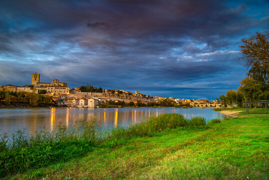 Zamora Bilder Durchsuchen 9,866 Archivfotos, und