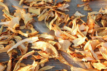 Dried onion slices