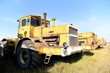truck, construction, equipment, bulldozer, heavy, tractor, machine, industry, vehicle, machinery, big, yellow, wheel, transportation, loader, mining, road, industrial, dump, transport, dumper, excavat